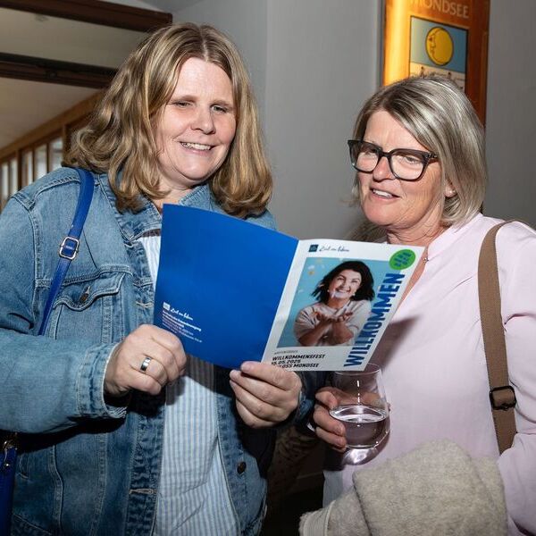 Ankommen der kfb-Frauen / © Diözese Linz / Roberta Pelzl-Mairwöger / Cityfoto Willkommensfest für neue kfb-Mitglieder am 15. Mai 2025 im Schloss Mondsee