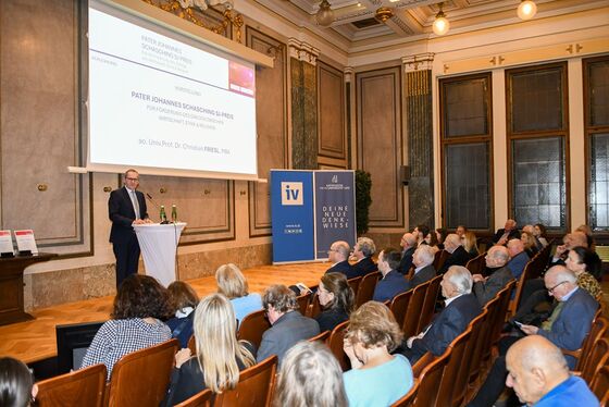 Verleihung des Pater Johannes Schasching SJ-Preises im Haus der Industrie in Wien.