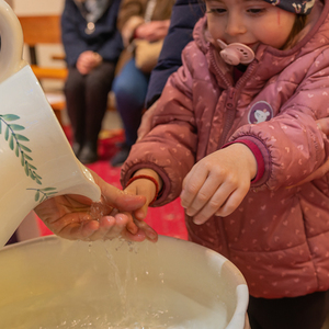 Am Nachmittag des Gründonnerstags fand eine Abendmahlfeier für Kinder in der Pfarrkirche statt.