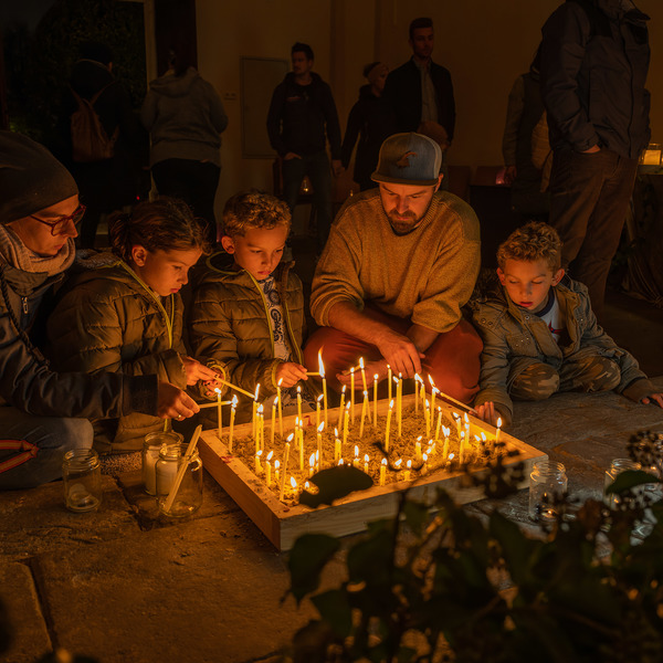 Nacht der 1000 Lichter / Foto Haijes Station in der Friedhofskapelle