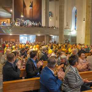 Festgottesdienst - Applaus als Dank für die MusikerInnen
